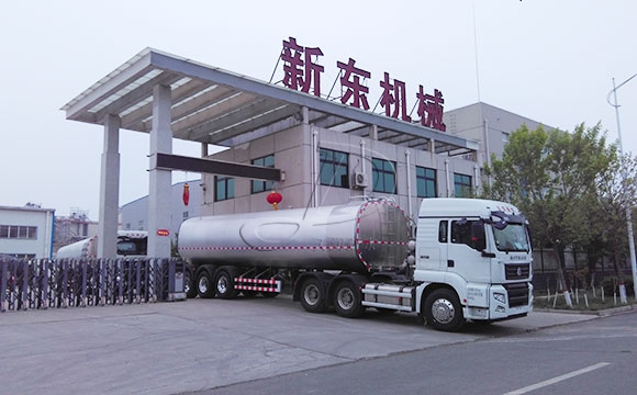 鮮奶物流半掛車
