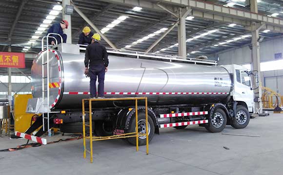 罐式拉牛奶卡車