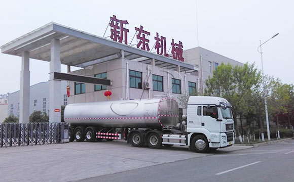 拖掛鮮奶車