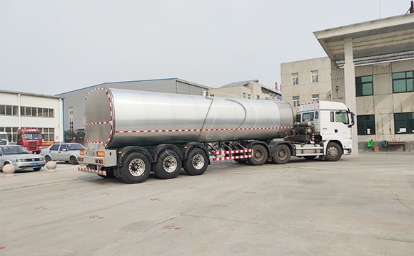 鮮牛奶罐裝運輸車
