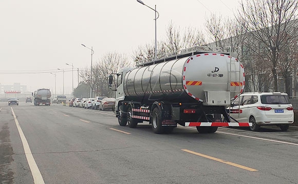 一體式運鮮奶車