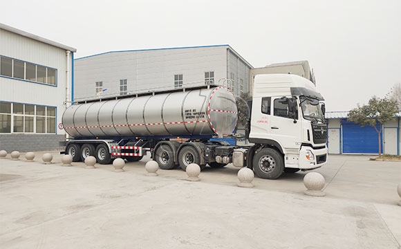 34噸三軸鮮奶半掛車