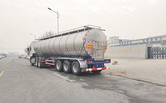 34噸三軸鮮奶半掛車