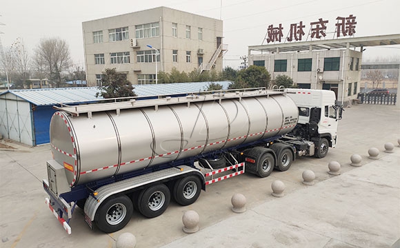 34噸三軸鮮奶半掛車