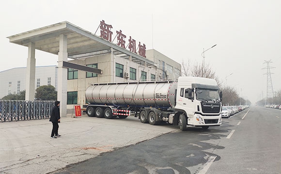 34噸三軸鮮奶半掛車