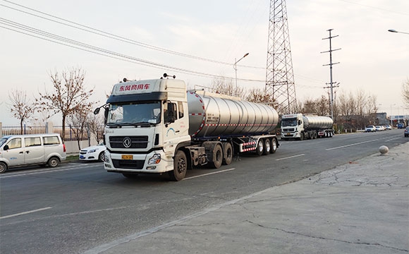 食品級不銹鋼拉奶罐車