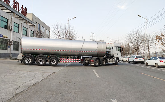 廣東廣州<a href=http://www.3322ll.com/ target=_blank class=infotextkey>鮮奶運(yùn)輸車</a>