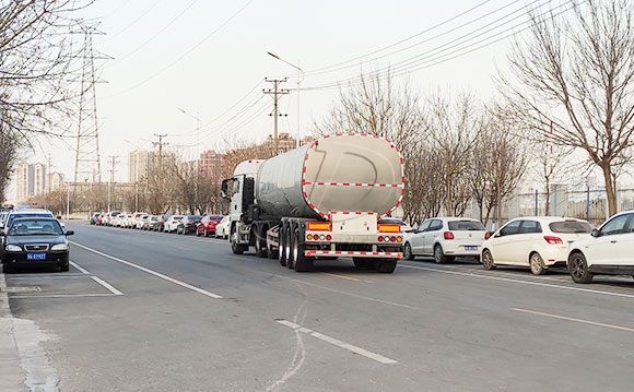 廣東廣州<a href=http://www.3322ll.com/ target=_blank class=infotextkey>鮮奶運(yùn)輸車</a>