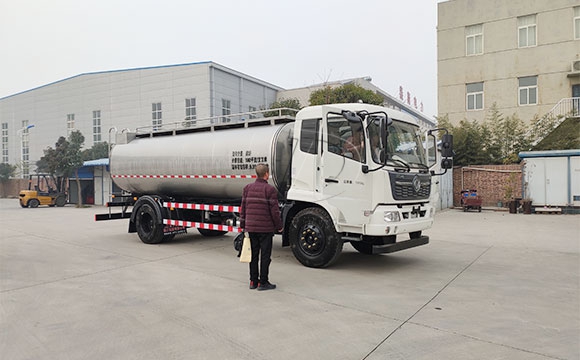 陜西車罐一體<a href=http://www.3322ll.com/ target=_blank class=infotextkey>鮮奶運輸車</a>