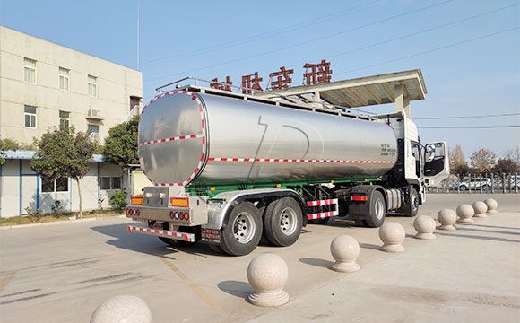 青島奶罐車