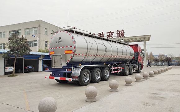 新希望牛奶罐車