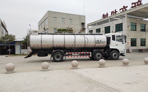 銀川拉牛奶罐車