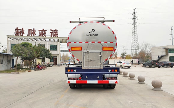 新希望牛奶罐車