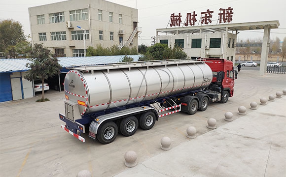 新希望牛奶罐車