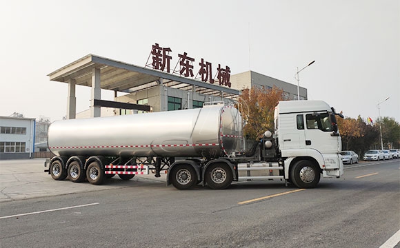 貨車物流運輸奶罐車