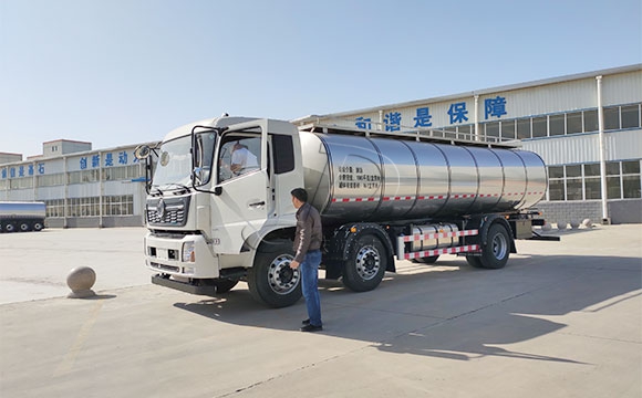 前四后四一體<a href=http://www.3322ll.com/ target=_blank class=infotextkey>鮮奶運輸車</a>