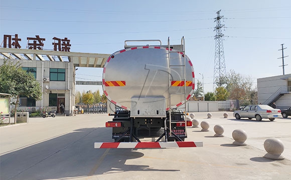 前四后四一體<a href=http://www.3322ll.com/ target=_blank class=infotextkey>鮮奶運輸車</a>