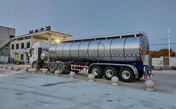 半掛奶罐運輸車