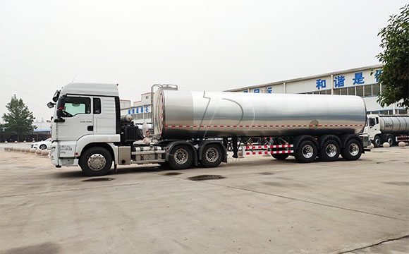 重型牽引奶罐車(chē)