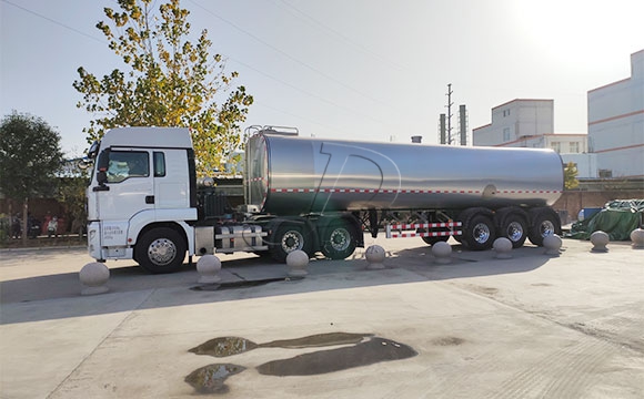 大型鮮奶運輸罐車