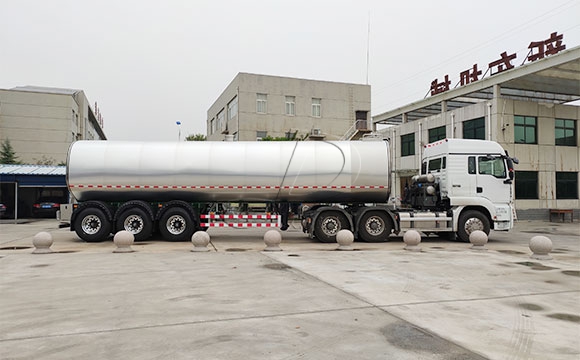 重型牽引奶罐車(chē)