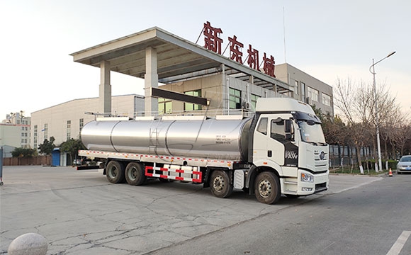 前四后八<a href=http://www.3322ll.com/ target=_blank class=infotextkey>鮮奶運輸車</a>
