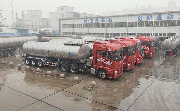 35噸大型<a href=http://www.3322ll.com/ target=_blank class=infotextkey>鮮奶運(yùn)輸車</a>