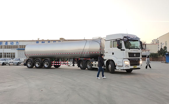 牛奶不銹鋼保溫罐車