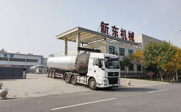 重型牽引奶罐車(chē)