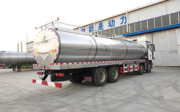 前四后八<a href=http://www.3322ll.com/ target=_blank class=infotextkey>鮮奶運輸車</a>
