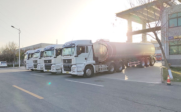 大型鮮奶運輸罐車