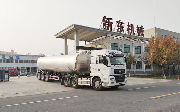 貨車物流運輸奶罐車