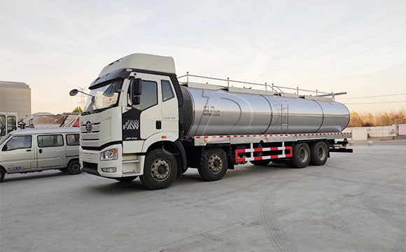 前四后八<a href=http://www.3322ll.com/ target=_blank class=infotextkey>鮮奶運輸車</a>