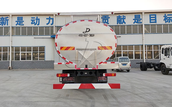 前四后八<a href=http://www.3322ll.com/ target=_blank class=infotextkey>鮮奶運輸車</a>