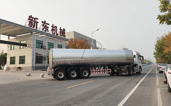 貨車物流運輸奶罐車