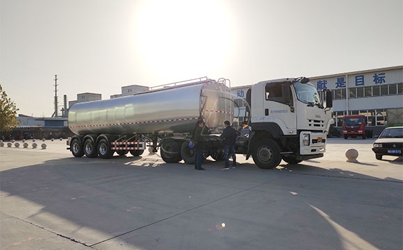 鮮奶運輸專用汽車
