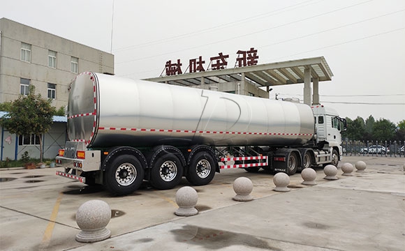 重型牽引奶罐車(chē)