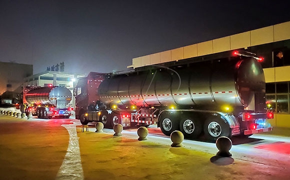 35噸大型半掛牛奶罐車