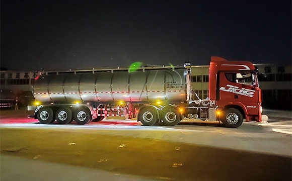 35噸大型半掛牛奶罐車