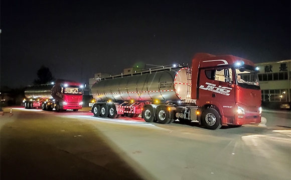 35噸大型半掛牛奶罐車