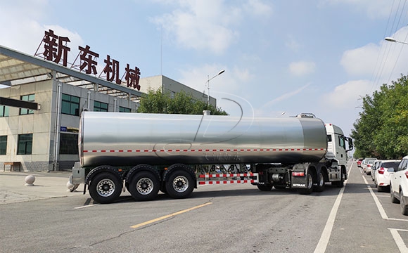 拉鮮奶的奶罐車