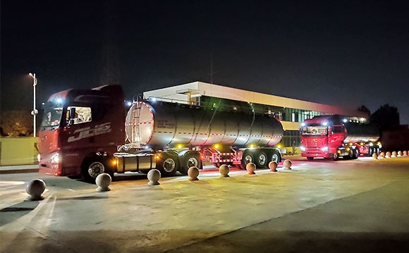 35噸大型半掛牛奶罐車