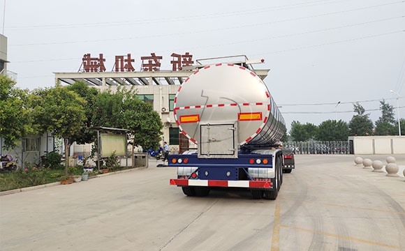 半掛牛奶冷藏運輸車