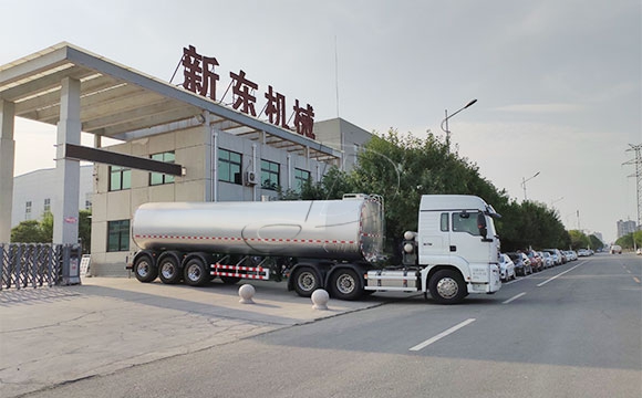 大型牛奶半掛運輸車