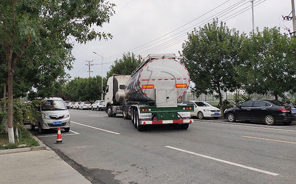半掛鮮奶專用運輸車