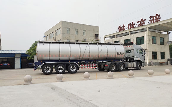 半掛牛奶冷藏運輸車