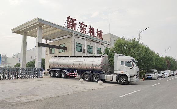 半掛牛奶冷藏運輸車