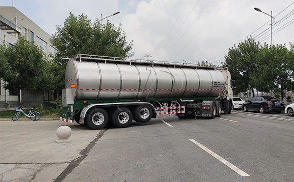 半掛鮮奶專用運輸車