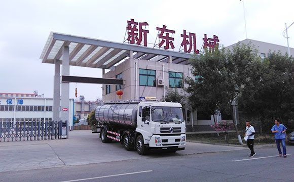 鮮奶一體運(yùn)輸車