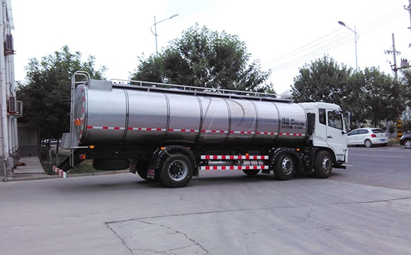 鮮奶一體運(yùn)輸車